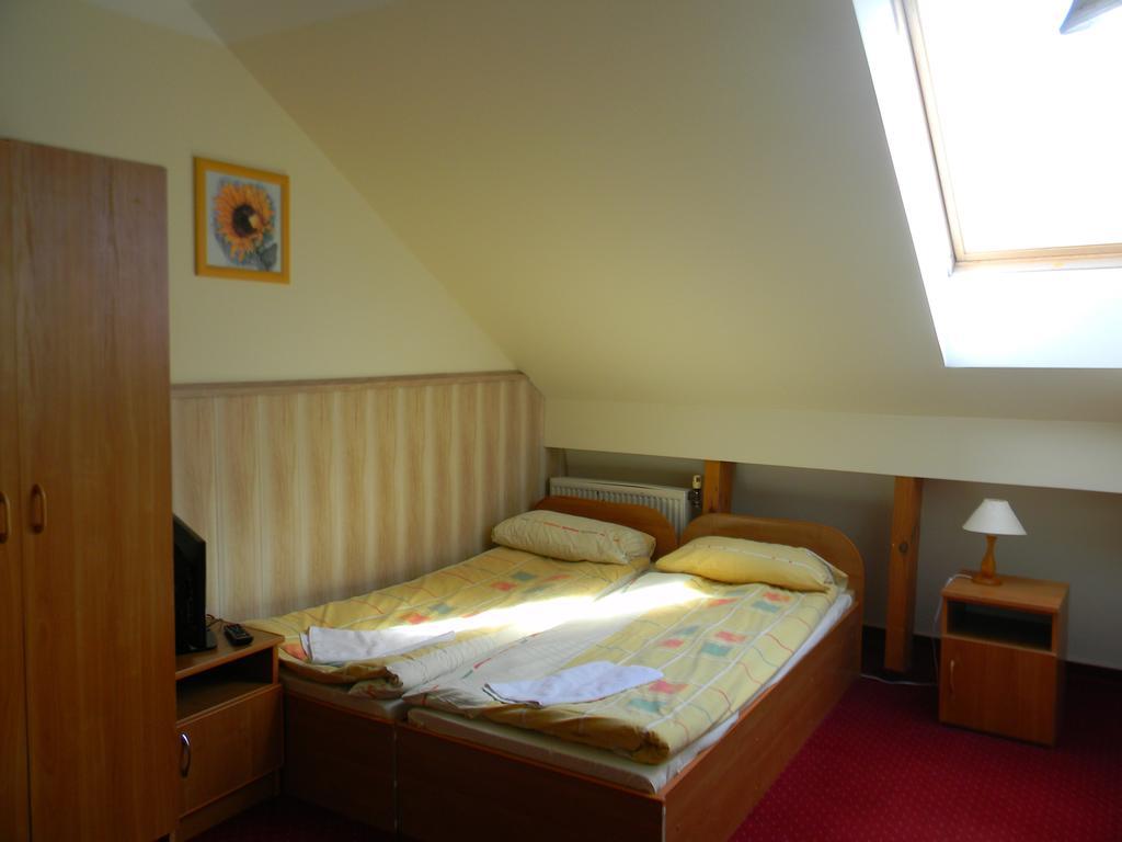 Mikołajki Prohibicja Peter'S Pubモーテル 部屋 写真
