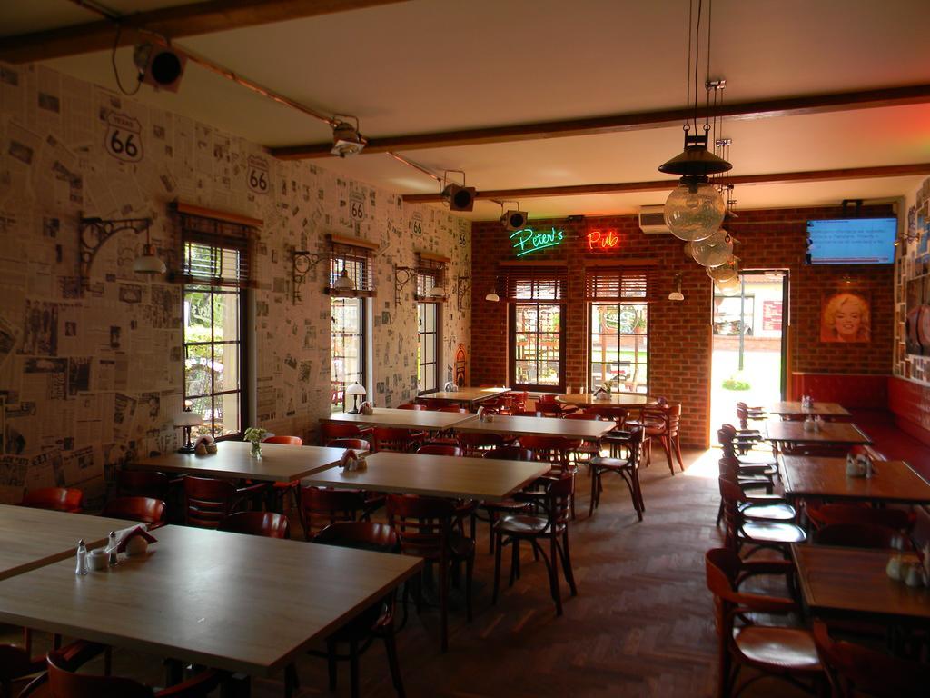 Mikołajki Prohibicja Peter'S Pubモーテル エクステリア 写真
